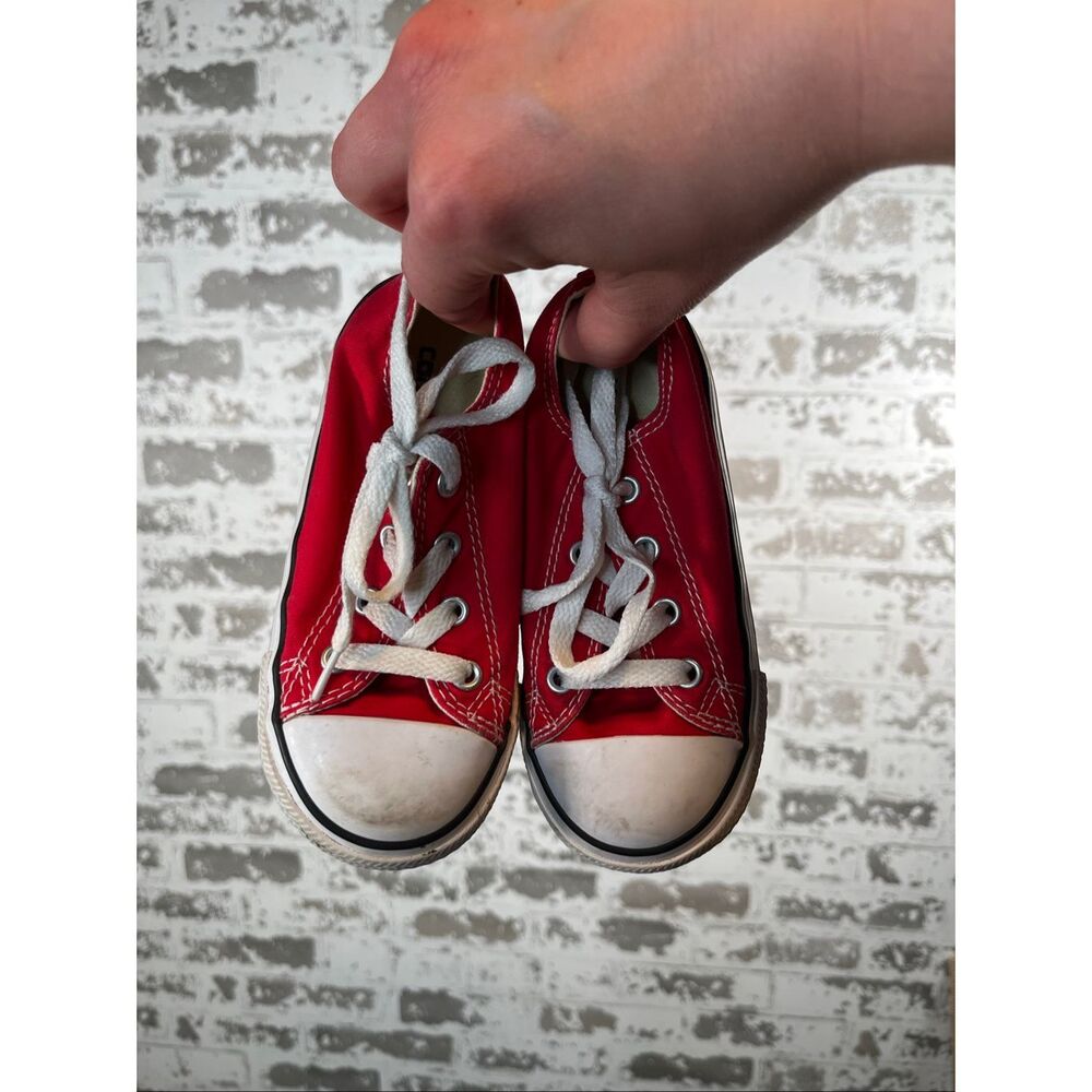 Converse | kids infant size 9 red lace up sneakers